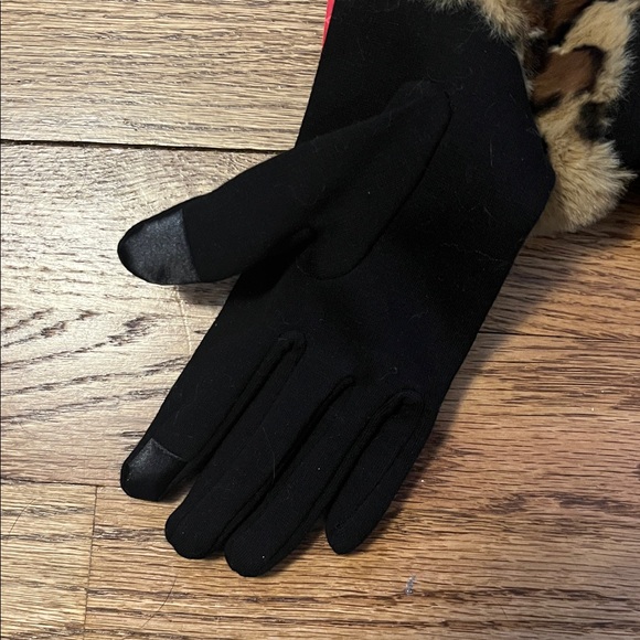 Touchscreen Faux Fur Glove - Picture 5 of 5